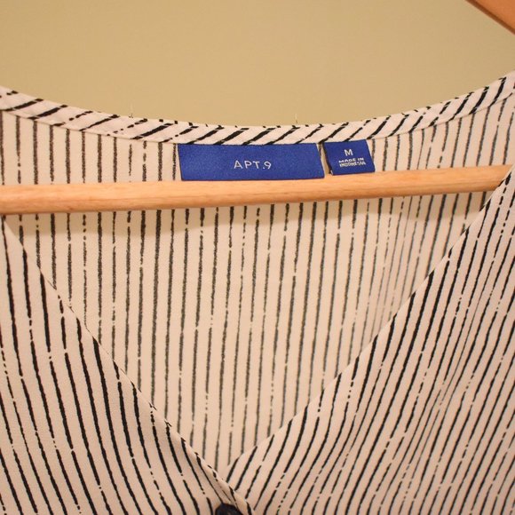 Knot Cuff button, Blouse, from Apt. 9 size M, - Picture 6 of 6